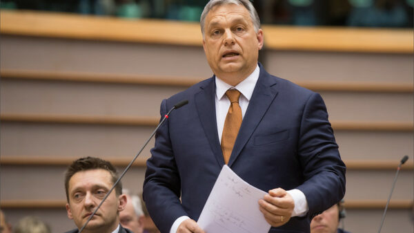 Ungarns Ministerpräsident Viktor Orbán im EU-Parlament stimmt dem Sonderpaket für die Ukraine in Höhe von 50 Mrd. Euro zu. (Archivbild)