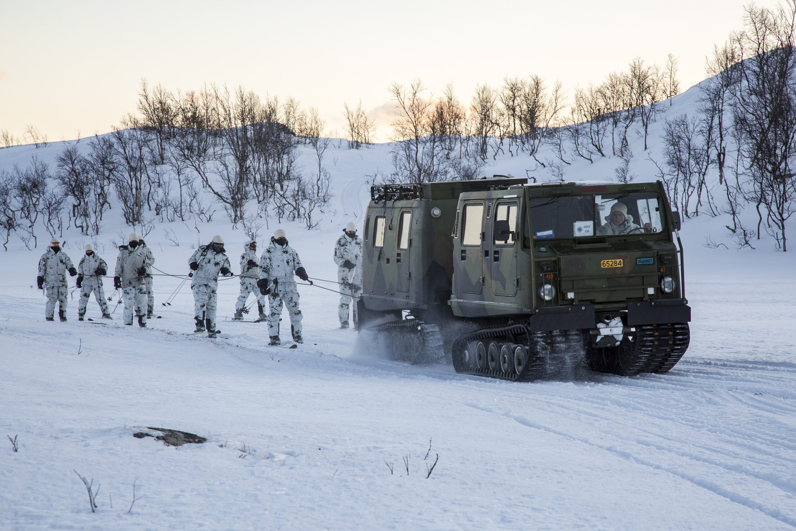 Soldaten der Gebirgsjägerbrigade 23 trainieren unter extremen Witterungsbedingungen bei der Übung Eiskristall im Gebiet Bardufoss-Skjold/Norwegen. Fotos: Bundeswehr / Mario Bähr