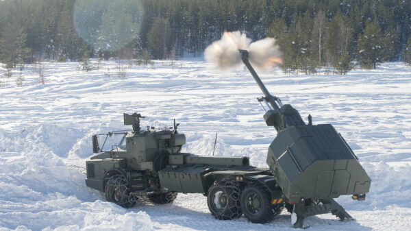 Das schwedische Archer Artilleriesystem bietet während einer Übung Live-Feuerunterstützung bei der Winterkriegsführung. NATO SSgt Dan Bardsley GBRA