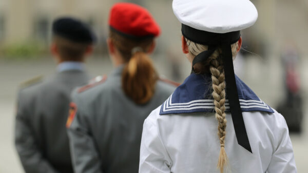 Der Wehrdienst soll ein Update erhalten. Reicht die Freiwilligkeit oder wird der Dienst an der Waffe wieder verpflichtend? Und wie gerecht ist ein allgemeiner Wehrdienst, wenn Frauen nicht verpflichtet werden können?