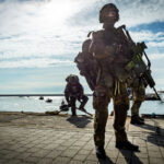 Soldaten sichern den Hafen bei der Übung Schneller Adler. Auch bei der militärischen Evakuierungsoperation Libanon setzt die Bundeswehr nach Informationen von cpm Defence Network auf die Schnelle See-Evakuierung.