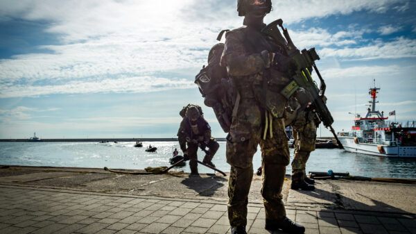 Soldaten sichern den Hafen bei der Übung Schneller Adler. Auch bei der militärischen Evakuierungsoperation Libanon setzt die Bundeswehr nach Informationen von cpm Defence Network auf die Schnelle See-Evakuierung.