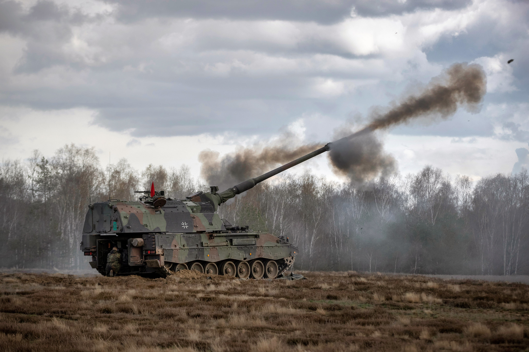 Die Erfahrungen aus dem Ukraine-Krieg zeigen den immensen Bedarf an Artilleriemunition aufgrund des enormen Verbrauchs.