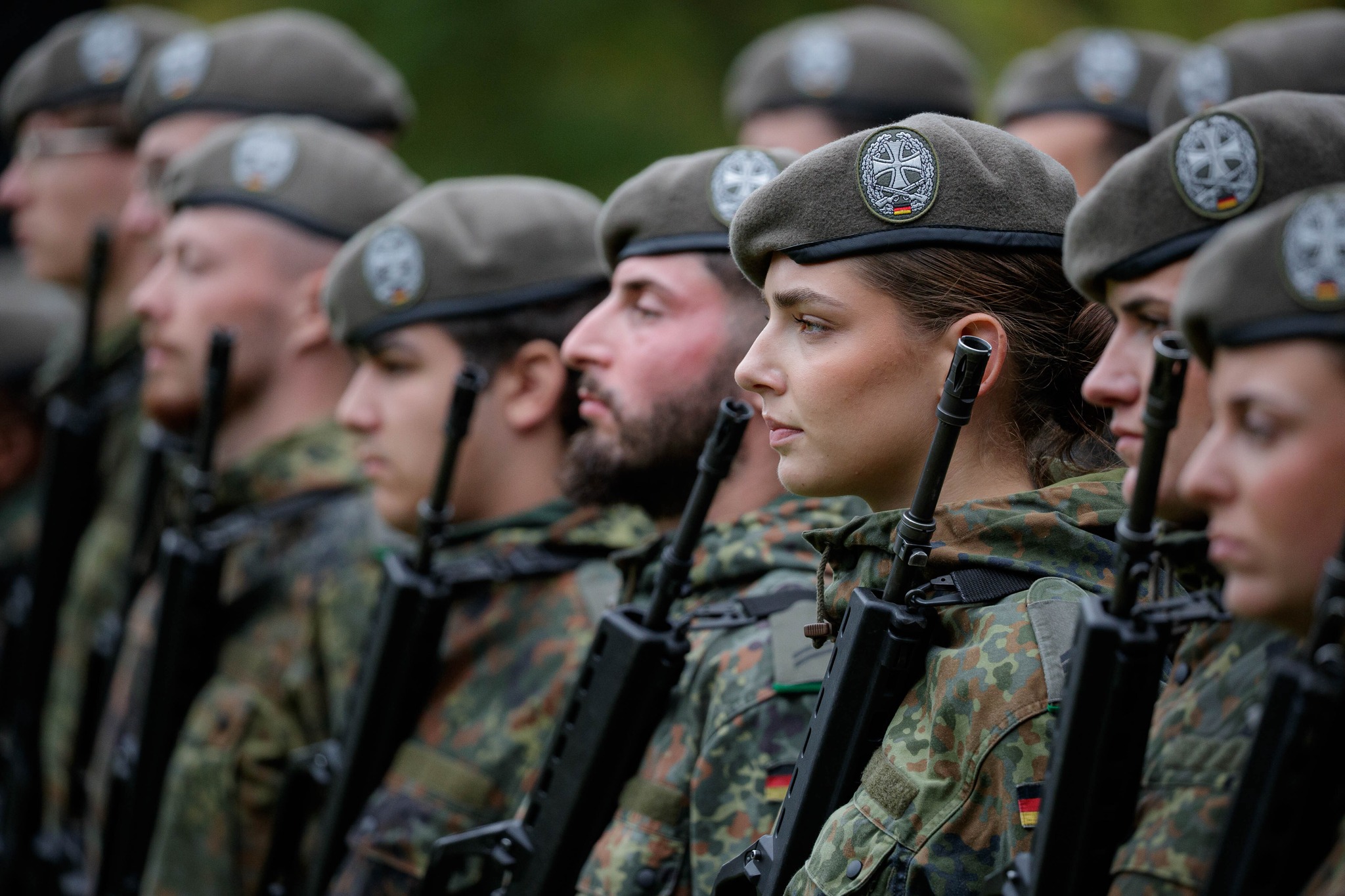 Heimatschutzregiment: Angetreten zum Aufstellungsappell des Heimschutzregimentes 6 – Soldatinnen und Soldaten der Heimatschützer.