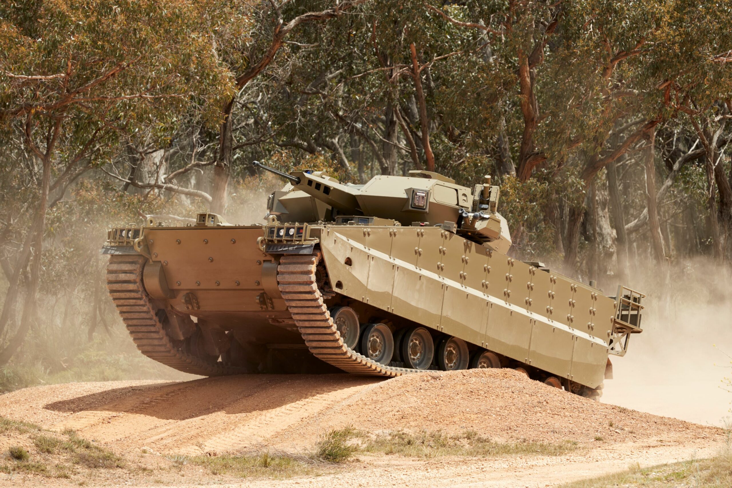 Die australischen Redback Schützenpanzer von Hanwha Defence werden die PASEO Joint Fires-Lösung von Safran erhalten.