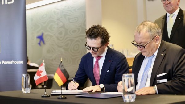 TKMS und CAE haben eine Vereinbarung unterzeichnet zur Stärkung ihrer Zusammenarbeit bei Lösungen für die Ausbildung, Simulation und Einsatzbereitschaft im Marinebereich.