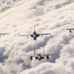 Multinationale Übung CRUZEX 2024: (v. l. n. r.) F-16C aus Chile, F-39E Gripen E aus Brasilien, AMX A-1AM aus Brasilien und F-15C aus den USA (unten).