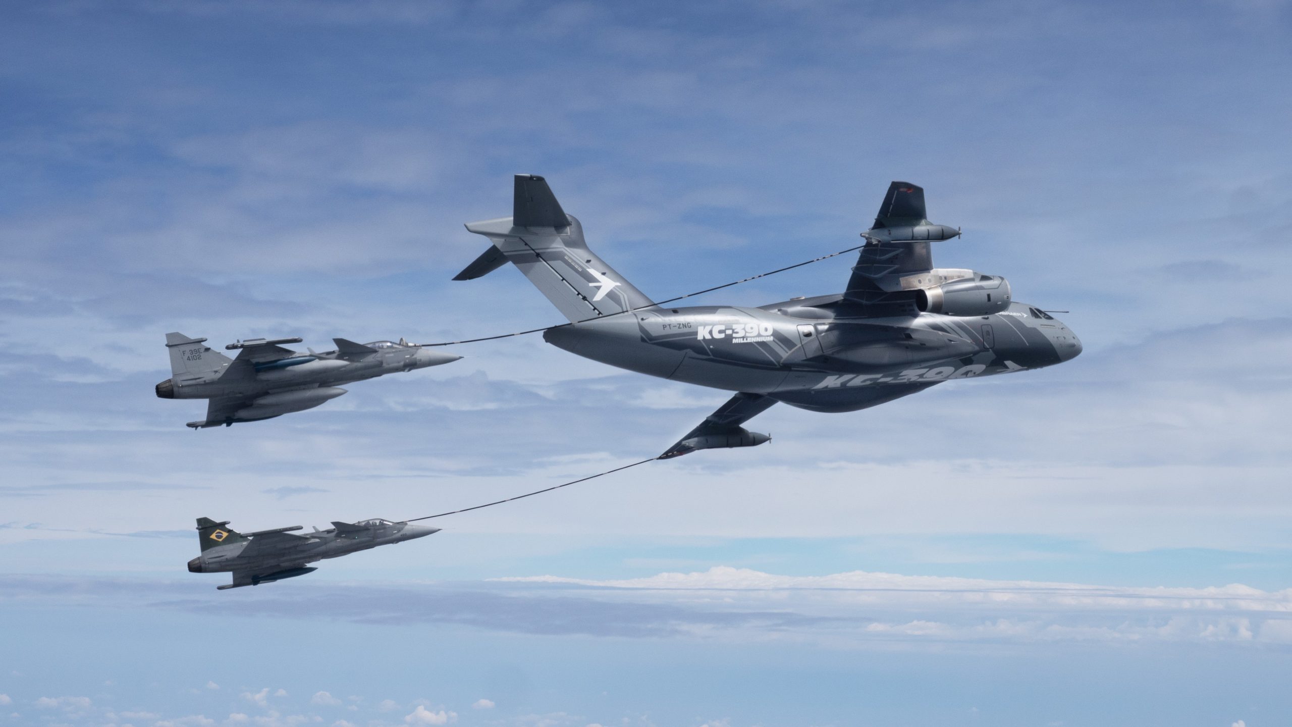 KC-390 Millennium & Gripen E absolvieren erfolgreiche Luftbetankung.