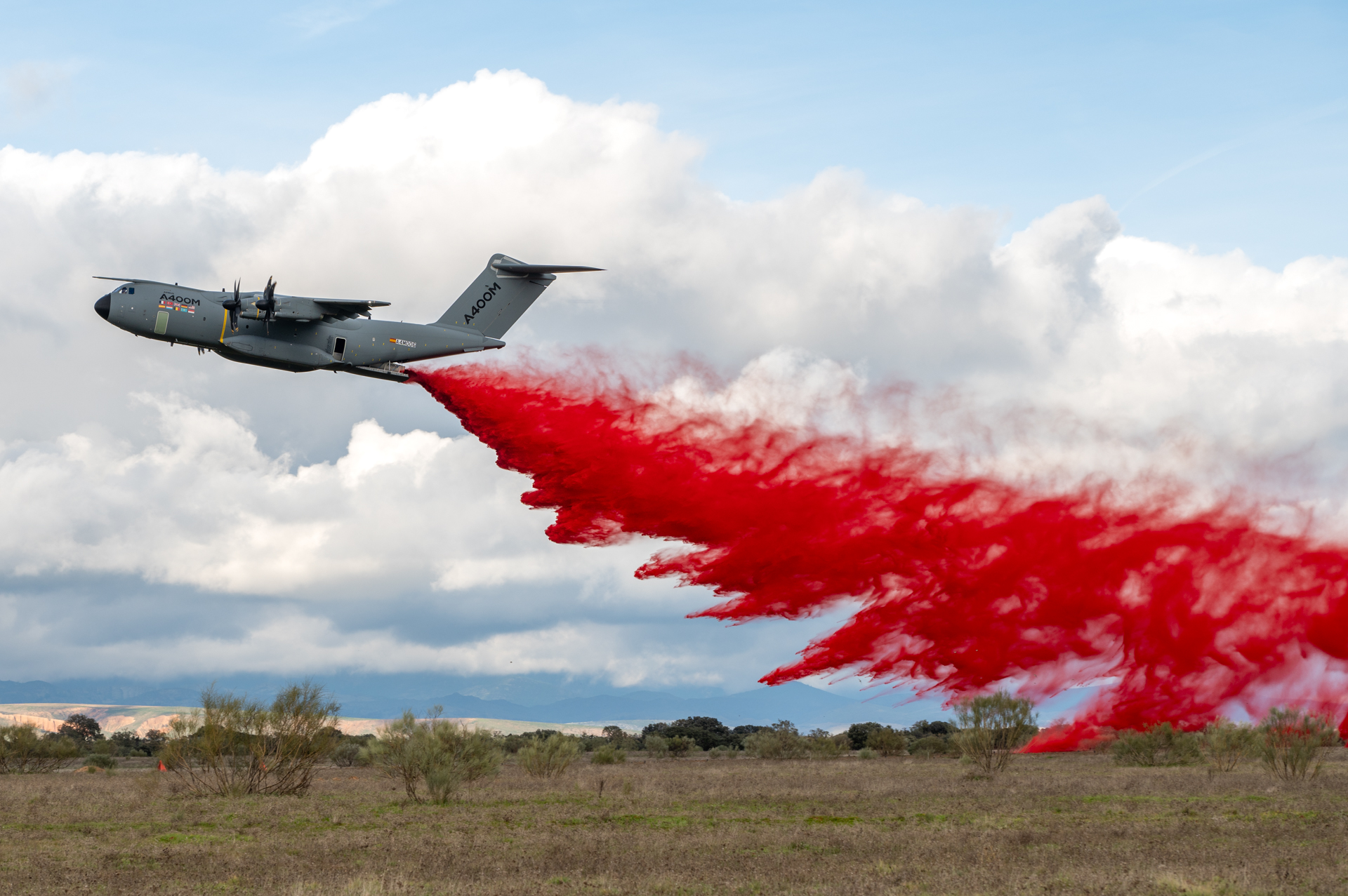 Neuer Prototyp-Bausatz für den A400M für Feuerbekämpfung von Airbus getestet.