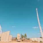 Das Luftverteidigungssystem Arrow während des Krieges gegen den Iran. Israel hat seine Verteidigungslinien ständig weiterentwickelt und angesichts der Zunahme an Drohnen auf dem Gefechtsfeld besitzt die Fähigkeit zum Spectrum Warfare eine steigende Bedeutung.