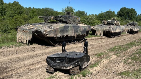 Ein Gereon in der Erprobung mit Schützenpanzern der Bundeswehr. Die Roboter von ARX Robotics konnten sich bereits mehrfach unter schwierigen Umweltbedingungen bewähren.