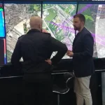 Stephan Kraschansky, Chief Defense & Government Solutions Officer Aaronia AG, im Fachgespräch mit einem Vertreter des Militärs auf der Enforce Tac26.