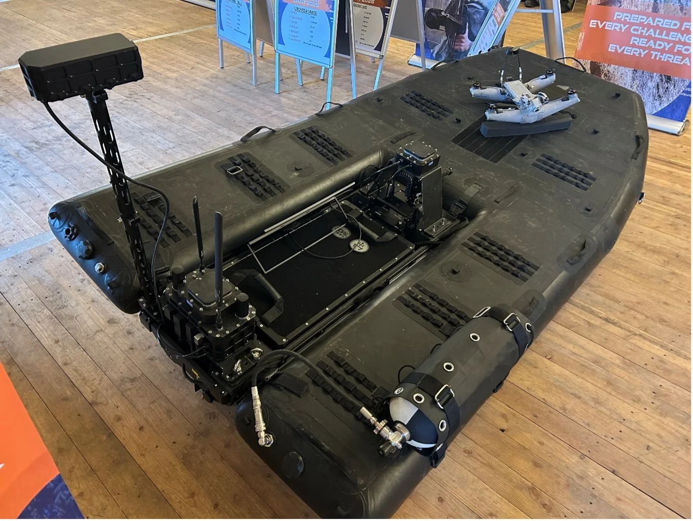 Aktuell laufen diverse Integrationsarbeiten um die Drohne auf Schlauchbooten und unbemannten Überwasserfahrzeugen zu installieren. Frankreich will sie aus einem getauchten U-Boot aus starten.