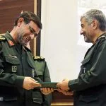 Alireza Tangsiri (links) neben seinem Vorgänger Mohammad Ali Jafari bei der Übergabezeremonie als Kommandeur der Marine der Revolutionsgarden im September 2018.