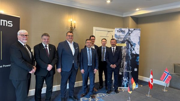 TKMS und General Dynamics Mission Systems–Canada haben im Rahmen des Canadian Defence & Dual-Use Innovation Ecosystem (CDDE) eine industrielle Kooperation vereinbart zum Aufbau eines Forschungs- und Entwicklungszentrums für Unterwassertechnologien namens Arctic Sentinel.
