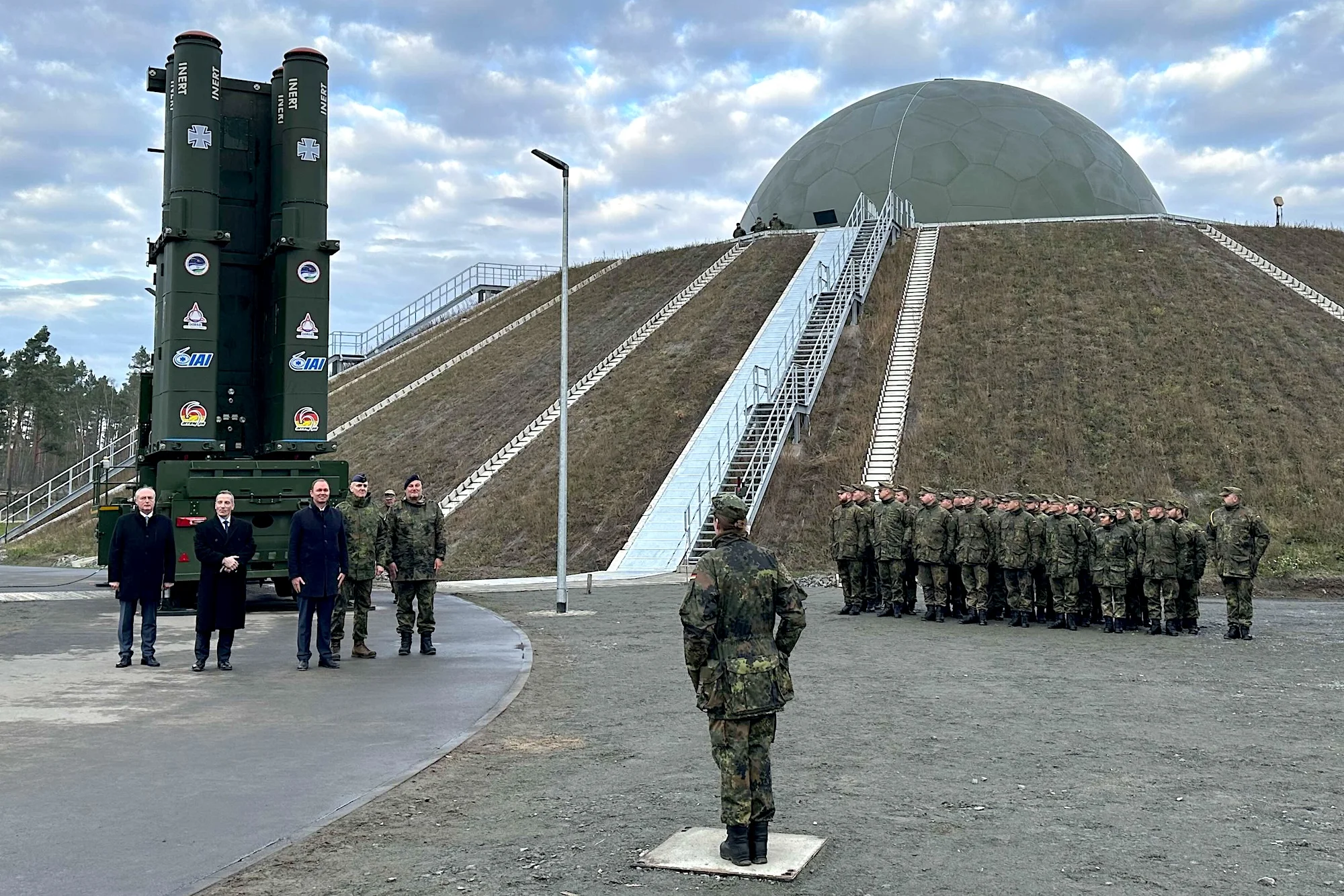 Offizielle Meldung der Erstbefähigung (Initial Operational Capability – IOC) des israelischen Luftverteidigungssystems Arrow 3 durch die deutsche Luftwaffe am 3. Dezember 2025.