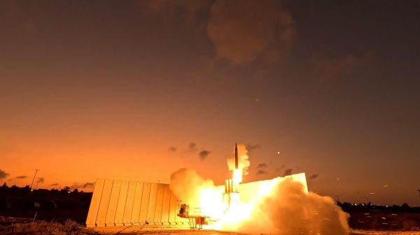 Israel kämpft mit Munitionsengpässe: Im jüngsten Konflikt mit dem Iran wurden u.a. 81 Prozent der Abfangraketen der Systeme Arrow-2 und Arrow-3 verbraucht.
