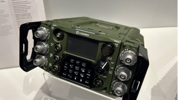 Auch das FALCON IV AN/PRC-167 soll demnächst in der Bundeswehr genutzt werden. Auch hier handelt es sich um ein Zwei-plus-Eins-Kanal-Funkgerät mit V/UHF-Multiband Fähigkeiten und der WRAITH Wellenform. (Foto: AF)