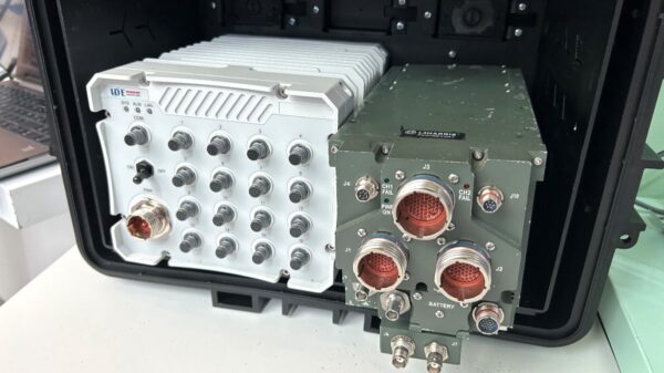 C3Flex: Auch das L3Harris Small Tactical Terminal (STT) KOR-24A (rechts) kann integriert werden, um eine LINK 16-Verbindung zu ermöglichen. (Foto- AF)
