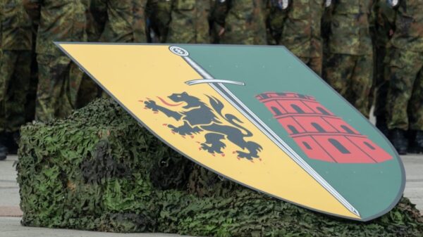 Das Wappen der Panzerbrigade 45, der neuen Bundeswehr-Brigade Litauen, beim heutigen Aufstellungsappell in Vilnius.
