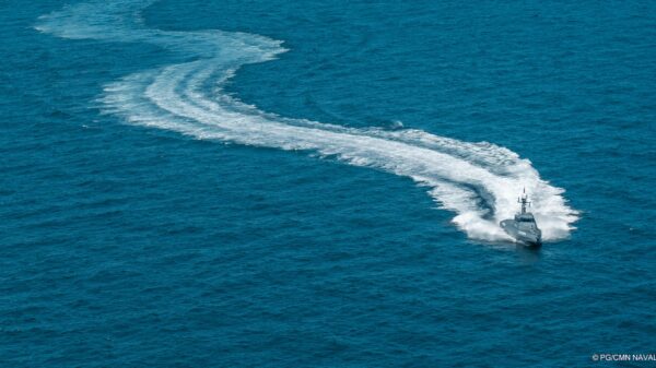 Unter Verwendung bewährter, verfügbarer und zugelassener Komponenten bietet das System von Anschütz Marinen erhöhte Sicherheit und nachhaltige Fähigkeiten für unbemannte Systeme, während gleichzeitig die volle technologische Souveränität gewahrt bleibt.