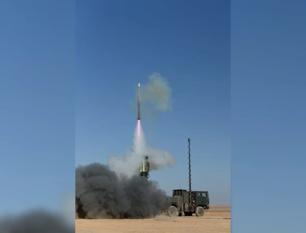 Das Barak MX bietet mehrschichtigen Schutz gegen Drohnen, Flugzeuge, Marschflugkörper und ballistische Bedrohungen in einer Reichweite von bis zu 150 km.