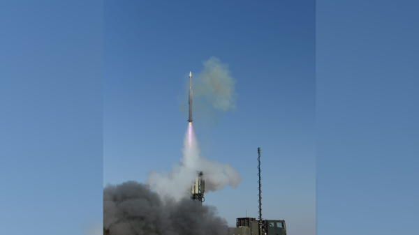 Das Barak MX bietet mehrschichtigen Schutz gegen Drohnen, Flugzeuge, Marschflugkörper und ballistische Bedrohungen in einer Reichweite von bis zu 150 km.