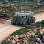 Die Produkte von Bluewhite verwandeln Bodenfahrzeuge in vollständig autonome, intelligente Flotten, die komplexe Missionen in anspruchsvollem Gelände durchführen können.