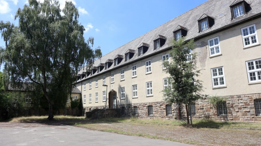 Die Gebäude aus den 30er Jahren sind größtenteils gut erhalten – auch wenn zahlreiche Reparaturen im Inneren vor einer erneuten Nutzung durchgeführt werden müssten.