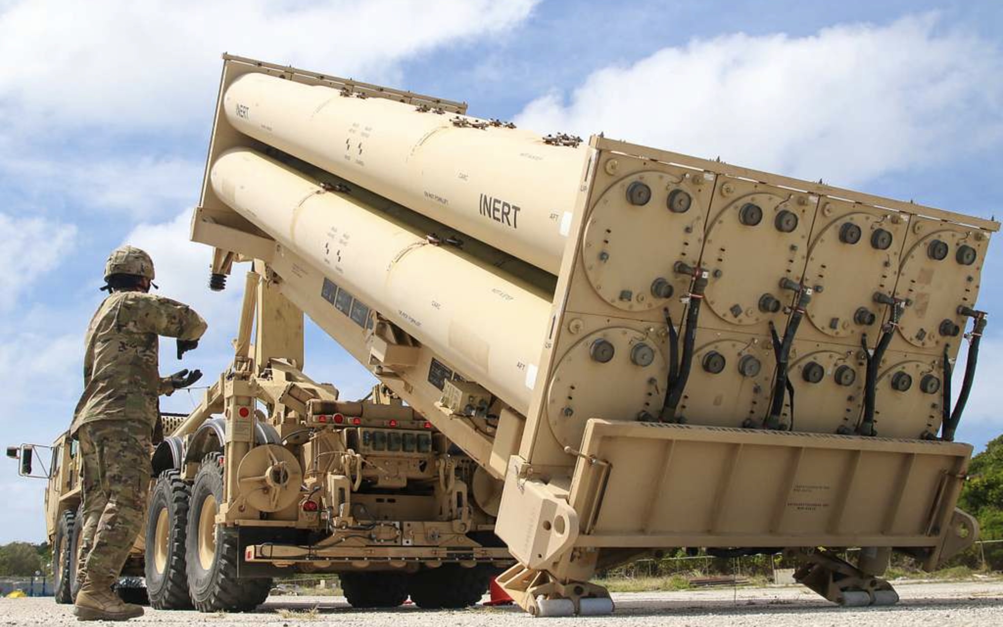 Terminal High Altitude Area Defense (THAAD) -Systemtrainer. (Armeefoto von Capt. Adan Cazarez)