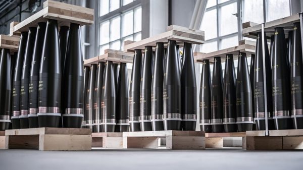 Großkalibermunition: Beispielbild für die Produktion von 155 mm-Artilleriemunition.