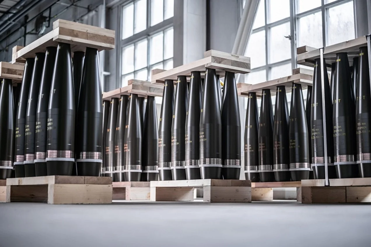 Großkalibermunition: Beispielbild für die Produktion von 155 mm-Artilleriemunition.