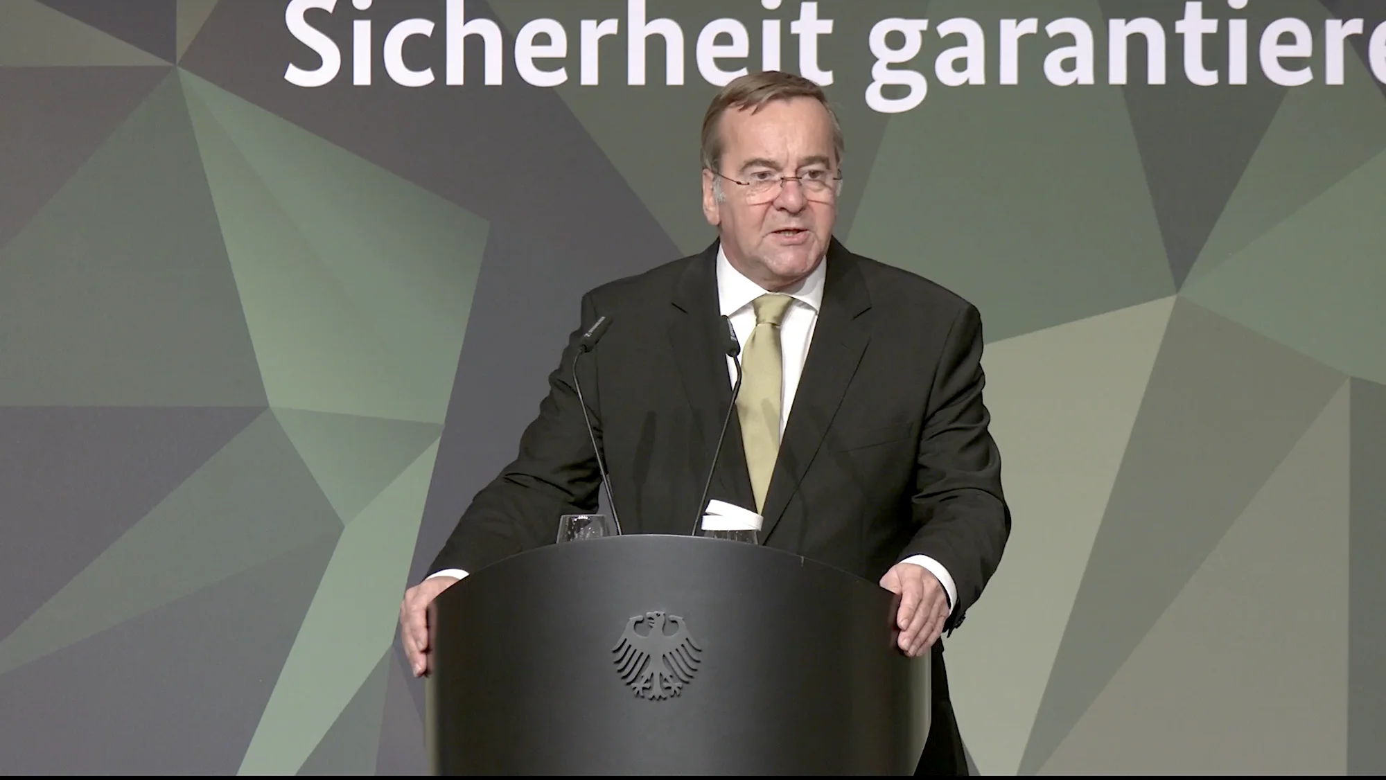 Bundesminister der Verteidigung Boris Pistorius spricht auf der Bundeswehrtagung 2025.