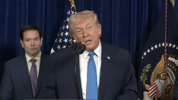 Donald Trump, US-Präsident (r.) machte heut ein Mar-a-Lago nähere Angaben zum erfolgten Angriff auf Venezuela. Von Erdöl und einem Regimewechsel war auch die Rede.