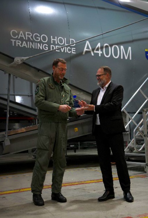 Rheinmetall und Airbus übergeben Bundeswehr weiteren Simulator für europäisches Transportflugzeug A400M