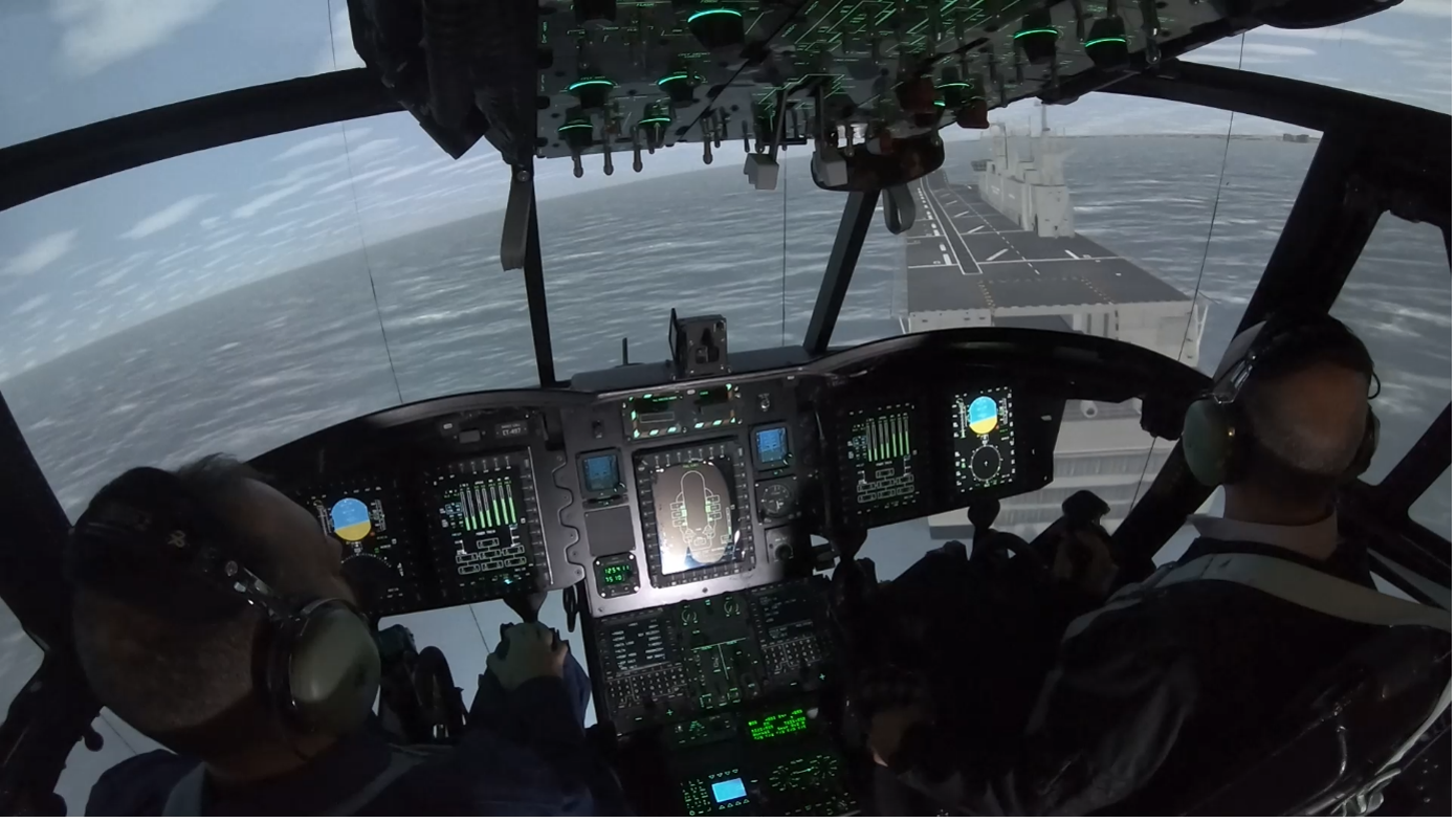 Simulatoren: Blick in einen Hubschrauber-Simulator von Indra. Künftig können taktische Szenare einfacher, realistischer und schneller als bisher erstellt werden. (Foto- Indra)