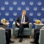Trafen sich bereits im letzten Jahr zu trilateralen Gesprächen mit Armenien und Aserbaidschan (v. l. n. r.): Außenminister Jeyhun Bayramov (Aserbaidschan), Antony Blinken (USA) und Ararat Mirsojan (Armenien).