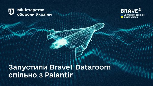 Mit realen Datensätzen, etwa zu den russischen Shahed-Drohnen, wurde in Zusammenarbeit mit dem US-Unternehmen Palantir der „Brave1 Dataroom“ zum Training und der Evaluation von Künstlicher Intelligenz (KI) für die Luftverteidigung gestartet.