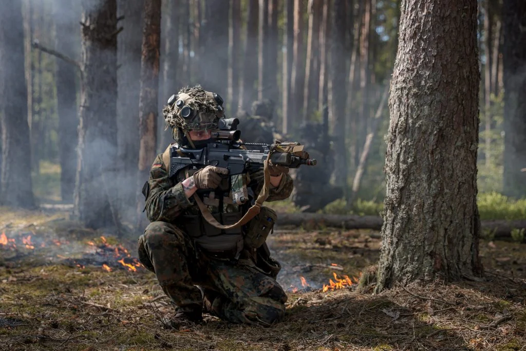 In der heute vorgestellten Verteidigungsstrategie ist definiert, wie die Strukturen der Bundeswehr im Kriegsfall aussehen sollen.