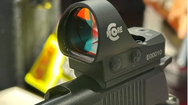 Das neue Hochleistungs-Rotpunktvisier RTS3B V2 von C-More feiert in Nürnberg Europapremiere.