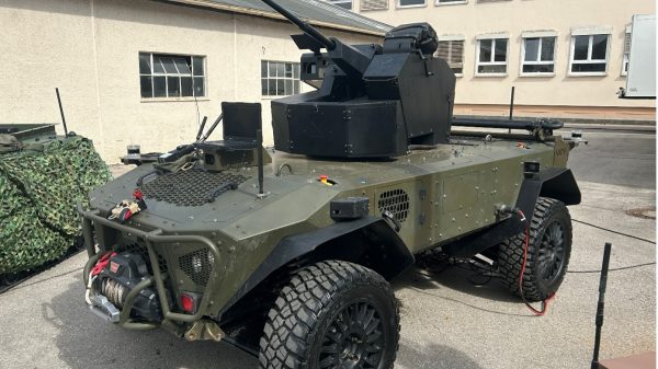 KNDS präsentiert fortschrittliche Land-Missionslösungssysteme: CENTURIO Robotersystem hier mit der ARX20-Bewaffnung.