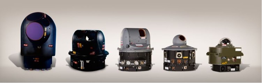 CIRCM (ganz rechts im Bild) ist eine Pionierleistung, die sich über fünf Generationen von IRCM-Technologien erstreckt und den neuesten Fortschritt bei der Überlebensfähigkeit von Luftfahrzeugen darstellt. (Bildnachweis: Northrop Grumman)