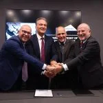 Elbit Systems und Diehl Defence haben eine strategische Partnerschaftsvereinbarung unterzeichnet, um gemeinsam das fortschrittliche Loitering-Munition-System SkyStriker des israelischen Unternehmens für die Bundeswehr anzubieten.