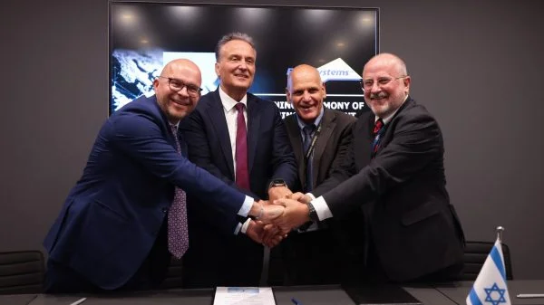 Elbit Systems und Diehl Defence haben eine strategische Partnerschaftsvereinbarung unterzeichnet, um gemeinsam das fortschrittliche Loitering-Munition-System SkyStriker des israelischen Unternehmens für die Bundeswehr anzubieten.