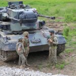 Nicht nur deutsche Gepard leisten in der Ukraine ihren Dienst, auch die als Cheetah bezeichnete Version, die sich vor allem durch ein anderes Radar auszeichnet, wird in der Luftverteidigung eingesetzt.
