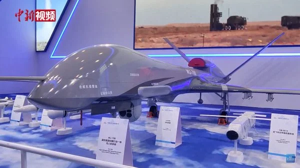 Bild einer chinesischen Drohne WJ-700 auf einer Messe im Herbst 2022, neben China und Algerien wird auch Ägypten bald zu den Nutzern gehören.