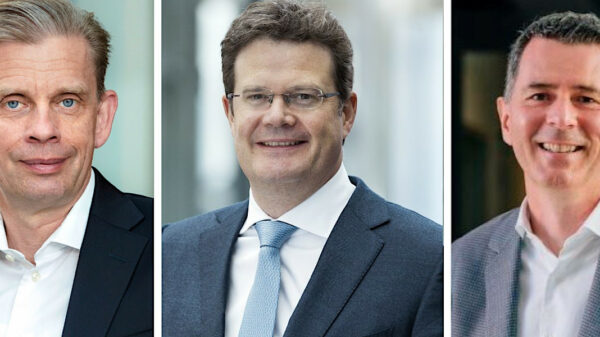 Noch COO Peter Riedel (l.) verlässt Rohde und Schwarz zum Ende des Monats. Neben CEO Christian Leicher (m.) führt CTO Andreas Pauly das Unternehmen übergangsweise auch als COO.