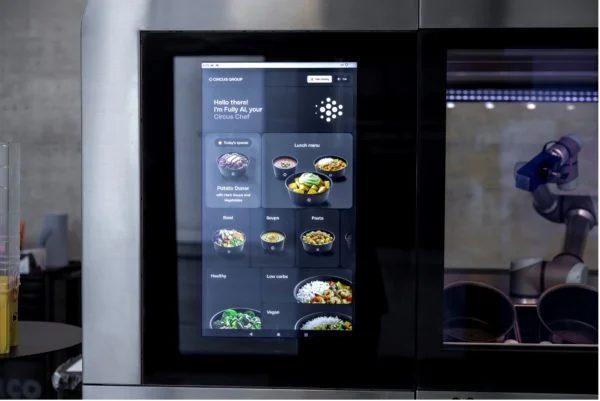 Die Bestellung erfolgt über einen Touchscreen.