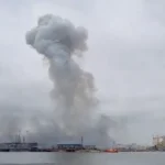 Dieser Screenshot aus einem Video zeigt die unmittelbaren Folgen der Explosion des unbemannten Überwasserfahrzeugs im Hafen von Constanța. (Telegram-Kanal „The_Wrong_Side“)