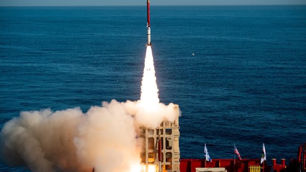 David's Sling dient als zentrale Verteidigungsstufe in Israels mehrschichtiger Luft- und Raketenabwehrarchitektur.